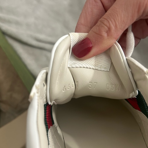Gucci women’s sneakers white with red and green with cut outs size 37 - Picture 4 of 7